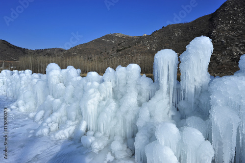 Frozen waterfalls © qiujusong
