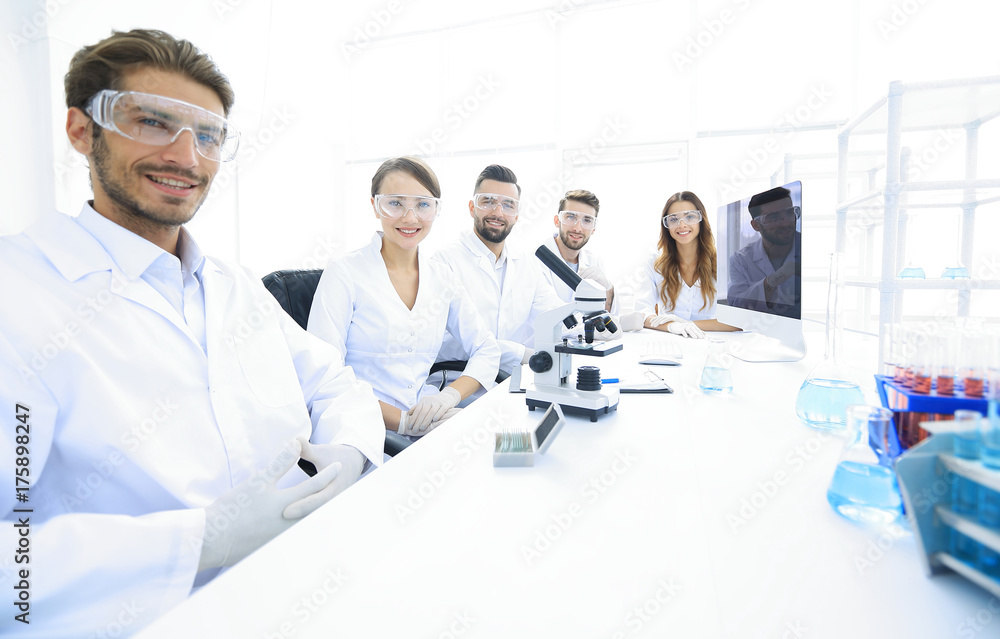Fototapeta premium Male scientist and the team in the lab.