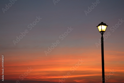 街灯と夕焼け photo