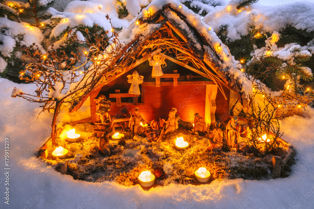festlich beleuchtete Weihnachtskrippe im Schnee Stock Photo  Adobe Stock