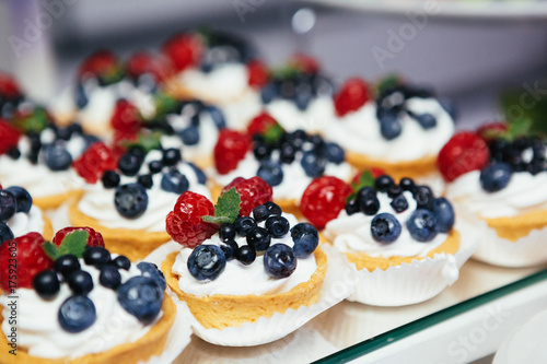 Baked baskets with cream and berries