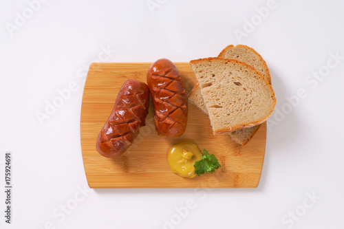 short thick sausages with bread