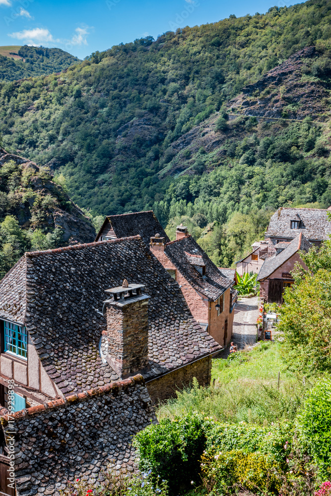 Dans les rues de Conques en Rouergue