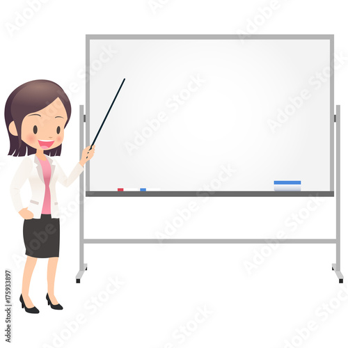 ホワイトボードを使って説明するスーツ姿の若い女性会社員