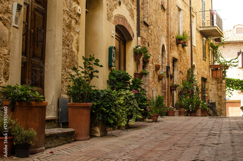 Fototapeta Naklejka Na Ścianę i Meble -  Old street of Pienza, Tuscany, Italy