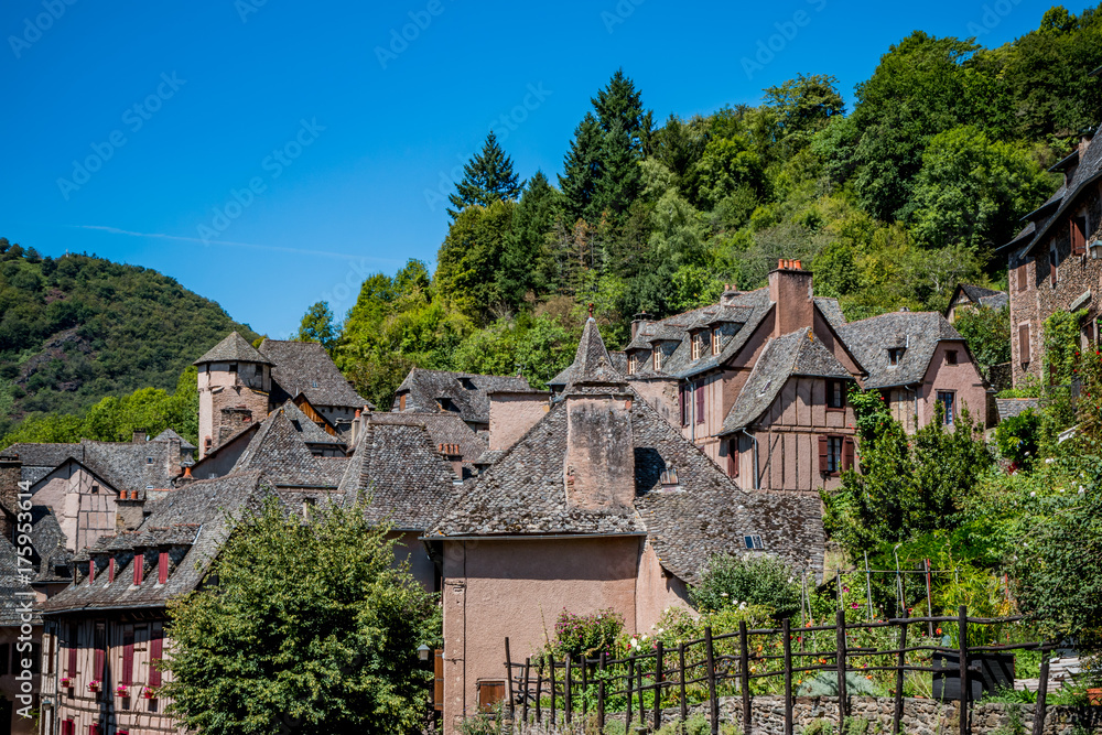 Dans les rues de Conques en Rouergue Dans les rues de Conques en Rouergue