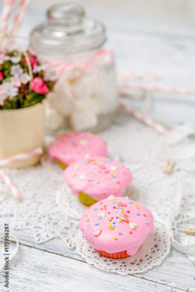 Traditional Easter cupcake and cupcakes Traditional Easter cupcake and cupcakes