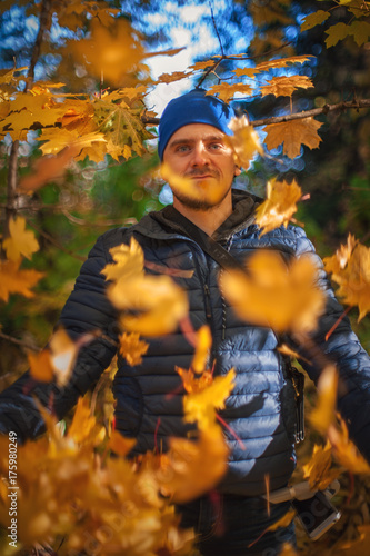 Closeup autumn portrait of ...