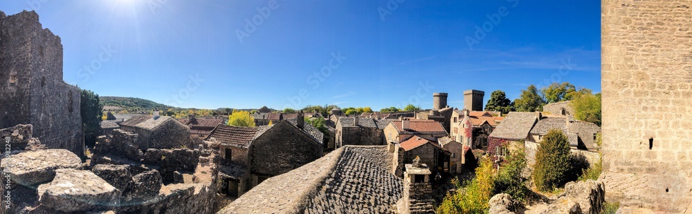 La Couvertoirade dans le Larzac en Aveyron, Occitanie en France La Couvertoirade dans le Larzac en Aveyron, Occitanie en France