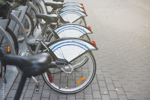парковка велосипедов в городе