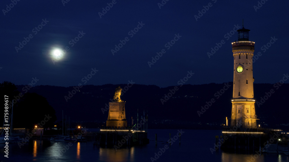 Fototapeta premium Lindau bei Nacht