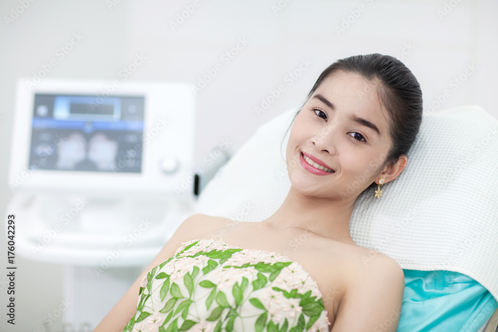 Beautiful woman in the beauty salon. Woman relaxing in the beauty salon. Beautiful woman in the beauty salon. Woman relaxing in the beauty salon.