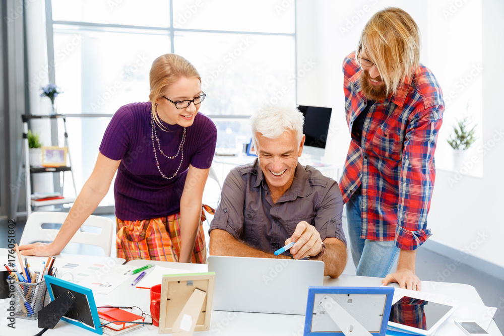 Obraz premium Co-workers working together