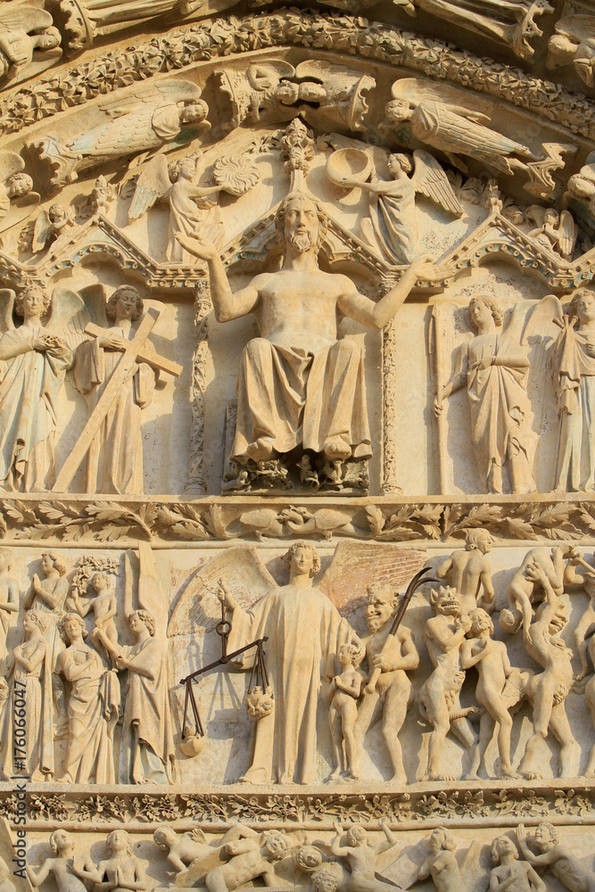 Le Christ assis sur un trône. Le Jugement Denier. Tympan du portail central de la façade ouest de la cathédrale Saint-Etienne. Bourges. Christ sitting on a throne. The Denial Judgment.