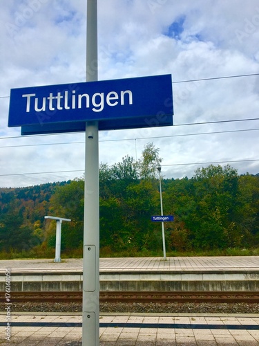 Schild Tuttlingen am Bahnhof 