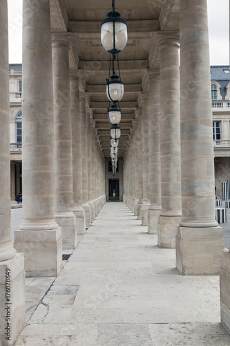 Fototapet Famous palace in Paris, France - Palais Royal