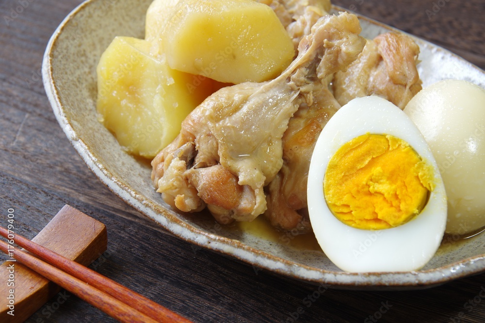 鶏手羽肉とジャガイモの煮込み 家庭料理 鶏手羽肉とジャガイモの煮込み 家庭料理