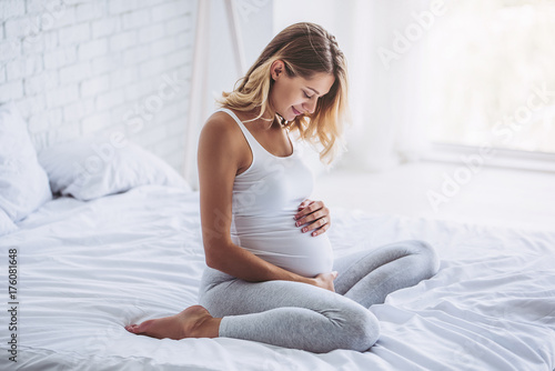 Canvas Print Pregnant in bed