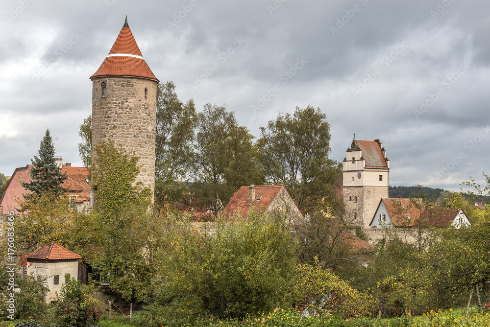 Blick auf die historische Altstadt von Dinkelsbühl mit Wachturm und Nördlinger Tor