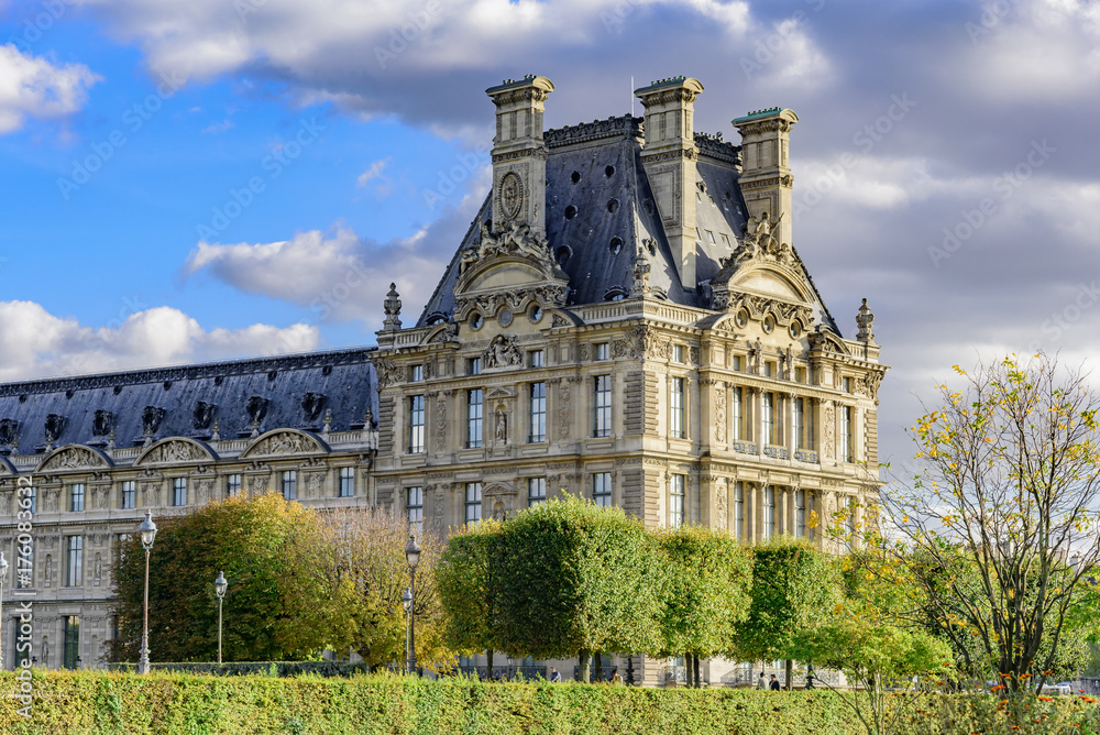 Fototapeta premium panorama in autumn of the city of Paris in France of the Gardens of the Museum of Ouvre