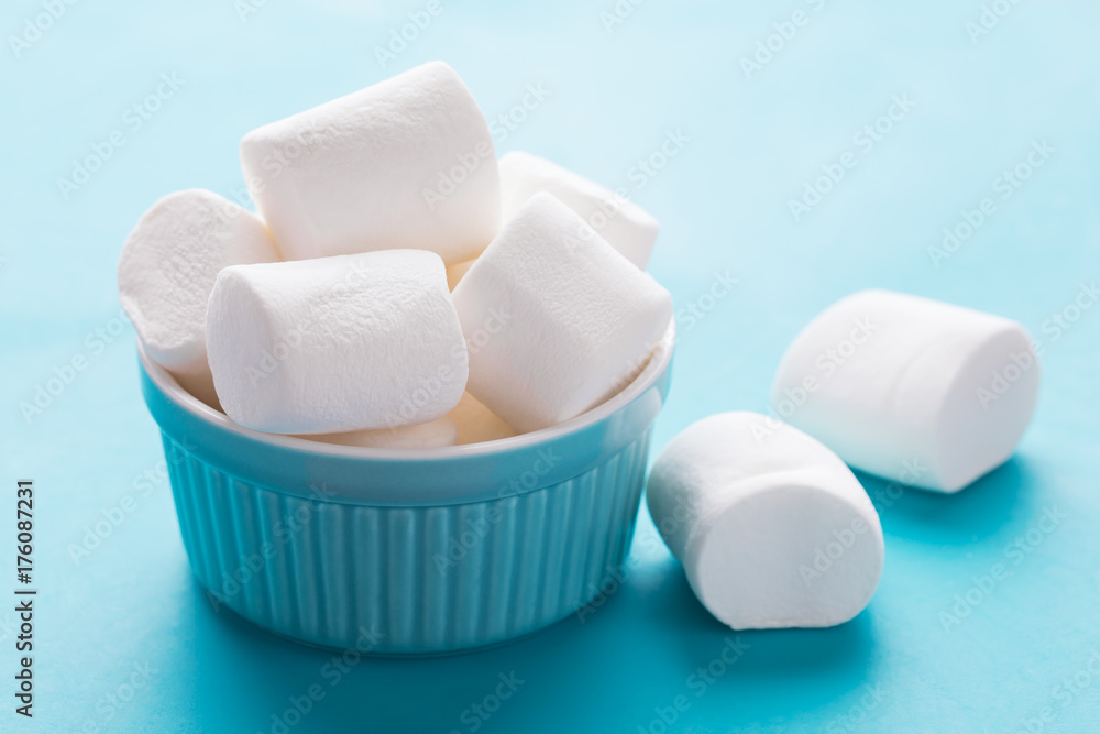 White marshmallows for roasting White marshmallows for roasting