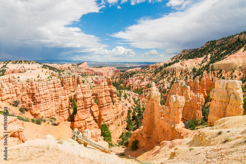 panoramic views to bryce canyon hoodoos, utah panoramic views to bryce canyon hoodoos, utah
