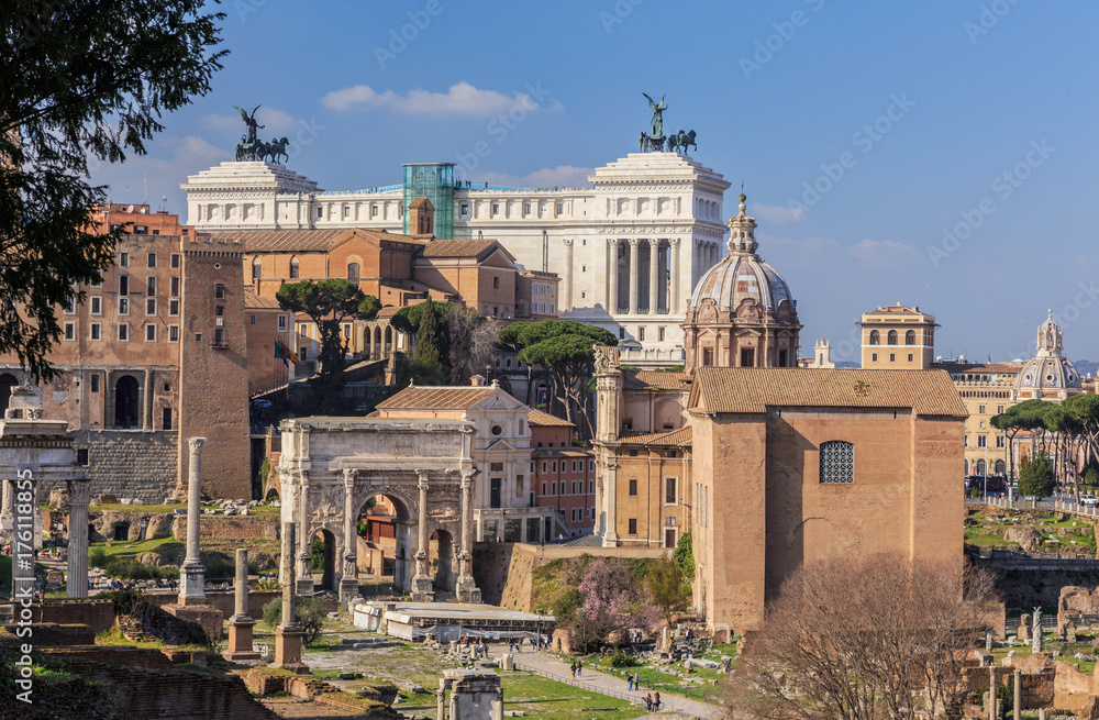 Forums, Italy, Rome, the triumphal arch of Septimius Severus.