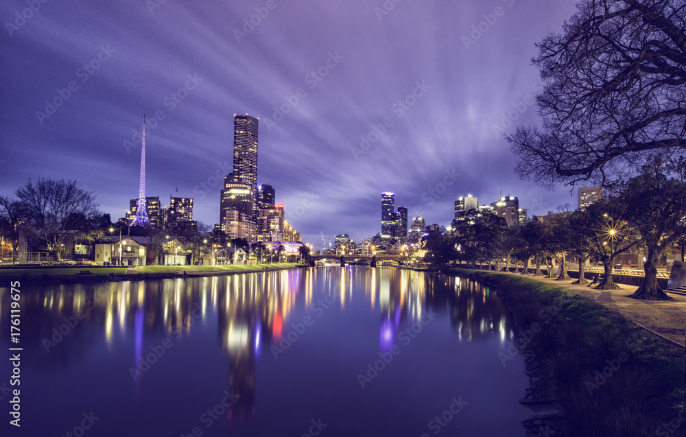 Naklejka premium Melbourne at dusk