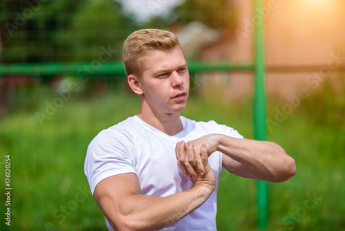 Фотография Stretches the muscles of the teams