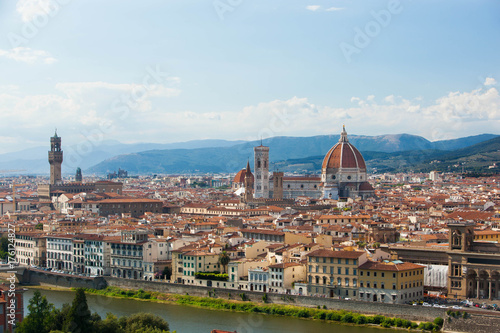 Panorama von Florenz in Italien mit Toskana-Bergen im Hintergrund