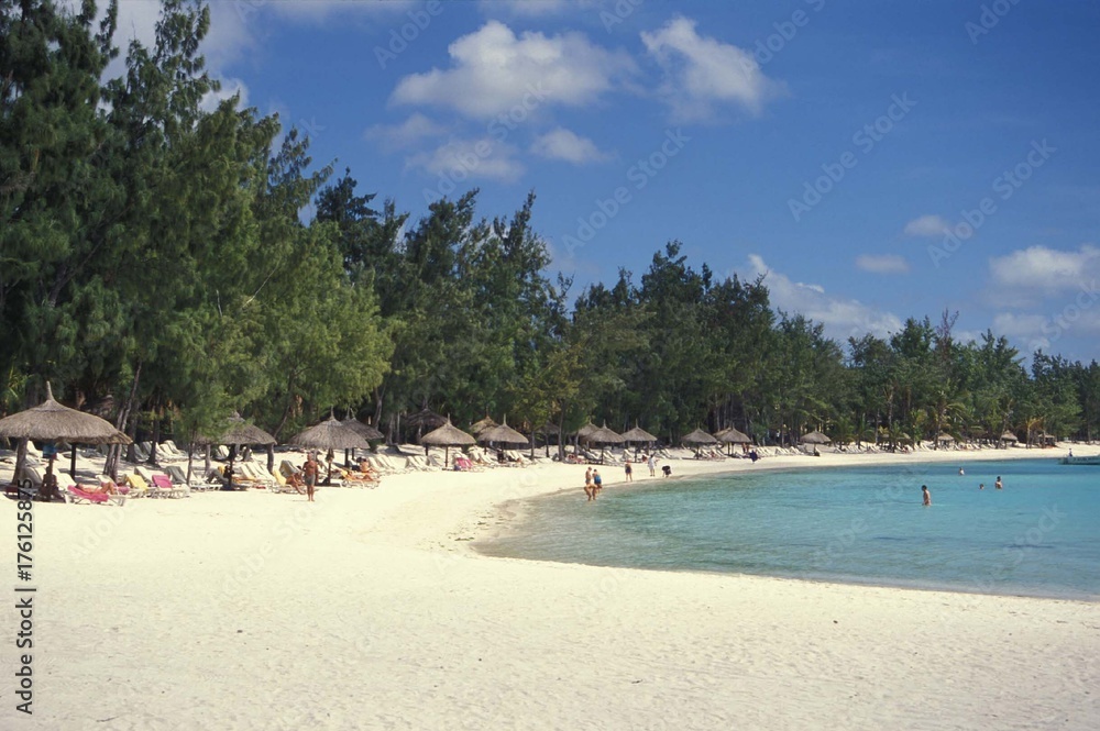 Plage de sable blanc sur l'île Maurice