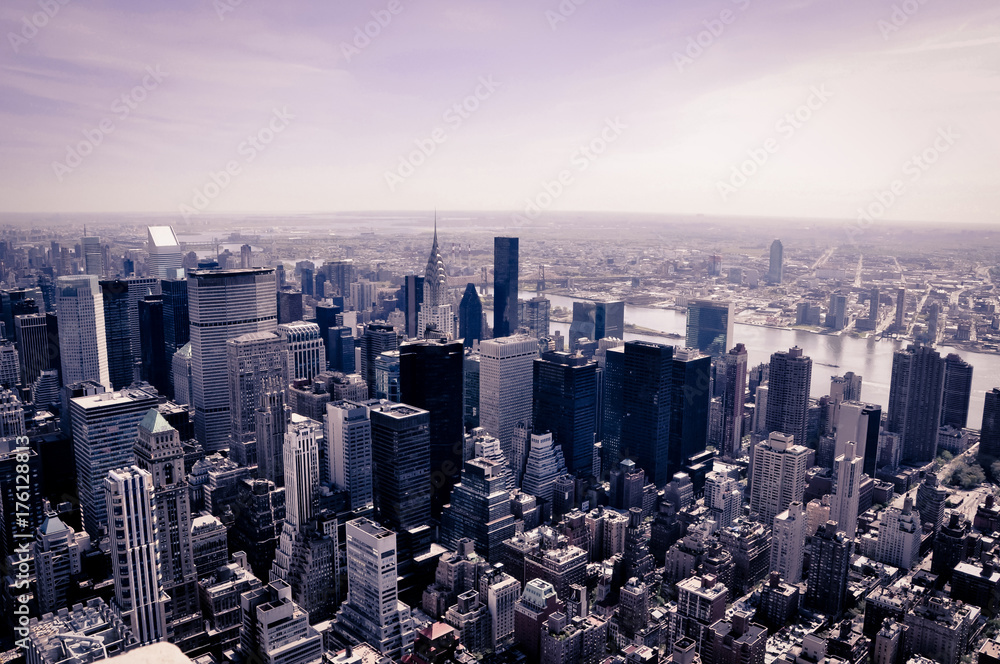 Fototapeta premium Manhattan seen since the roof of one of the highest building of New York