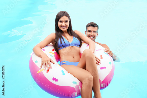 Young couple with inflatabl...