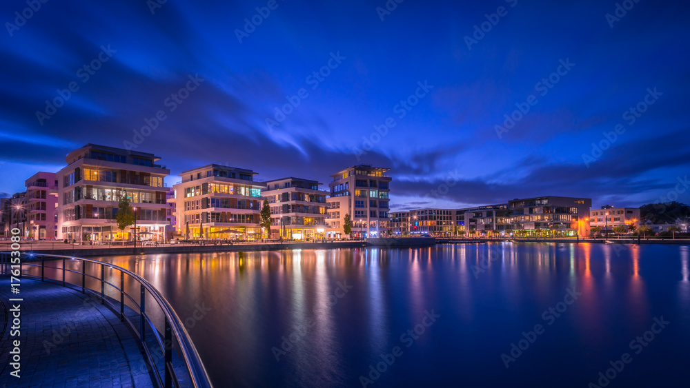 Fototapeta premium Dortmund Phönixsee am Abend Beleuchtet