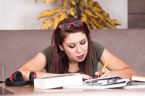 Obraz na plátně college with hard-working young girl books.