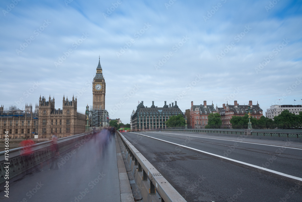Obraz premium Westminster bridge, Big Ben in the morning