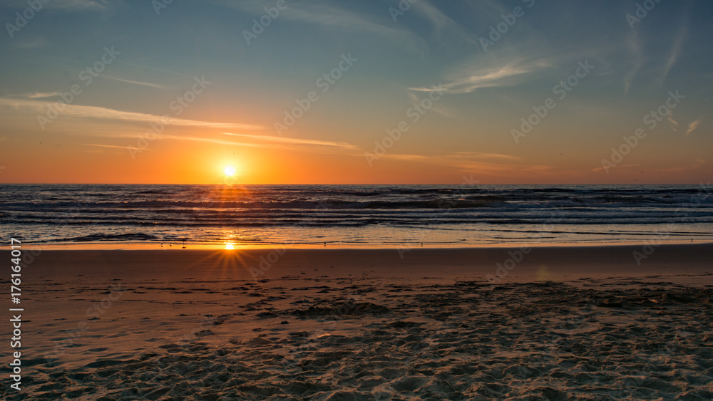 Fototapeta premium Sunburst Sunset Reflection