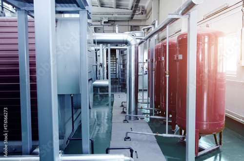 Foto The interior of a modern industrial gas boiler room