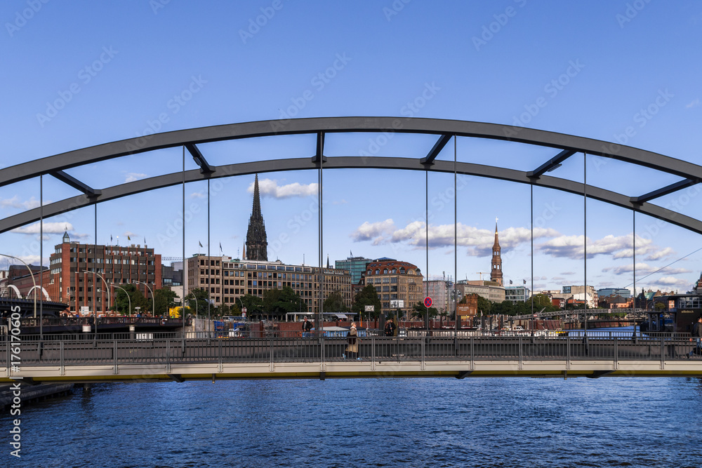 Naklejka premium Brücke an der Elbe in Hamburg