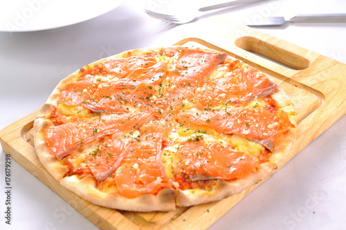 pizza with smoke salmon
