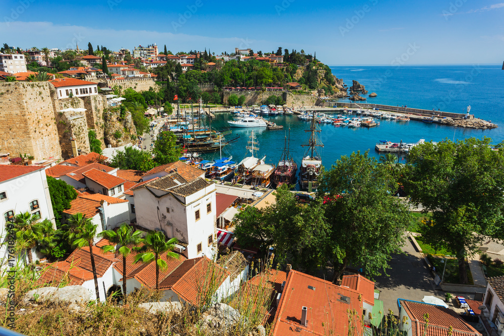 Fototapeta premium Starożytny port starego miasta w Antalyi