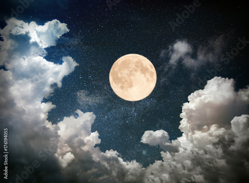 Foto full moon on night sky