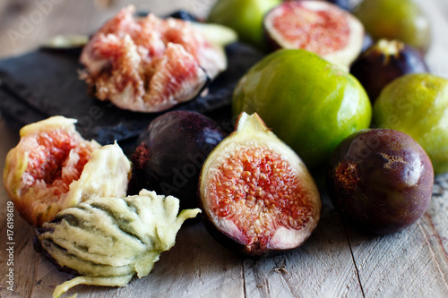 Green and purple figs