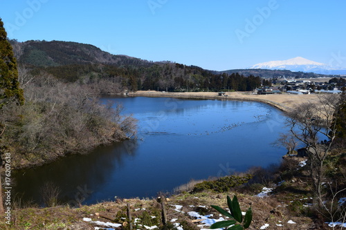 大山上池・大山下池 ラムサール条約登録地 ／ 山形県鶴岡市大山にある灌漑用のため池です。国指定の鳥獣保護区と特別保護地区に指定され、さらに国際的に重要な湿地を保全する「ラムサール条約」にも登録されました。また、2010年には農林水産省の「ため池百選」にも選定されています。