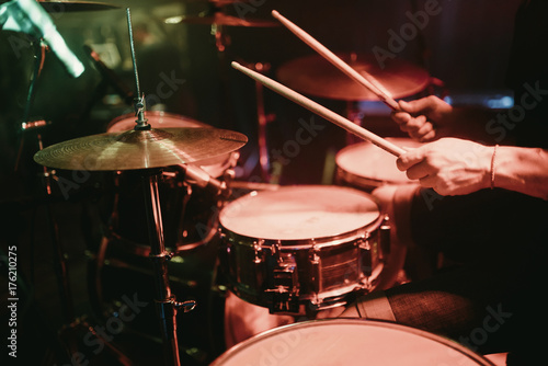 Foto Drummer playing his drum kit on concert in club