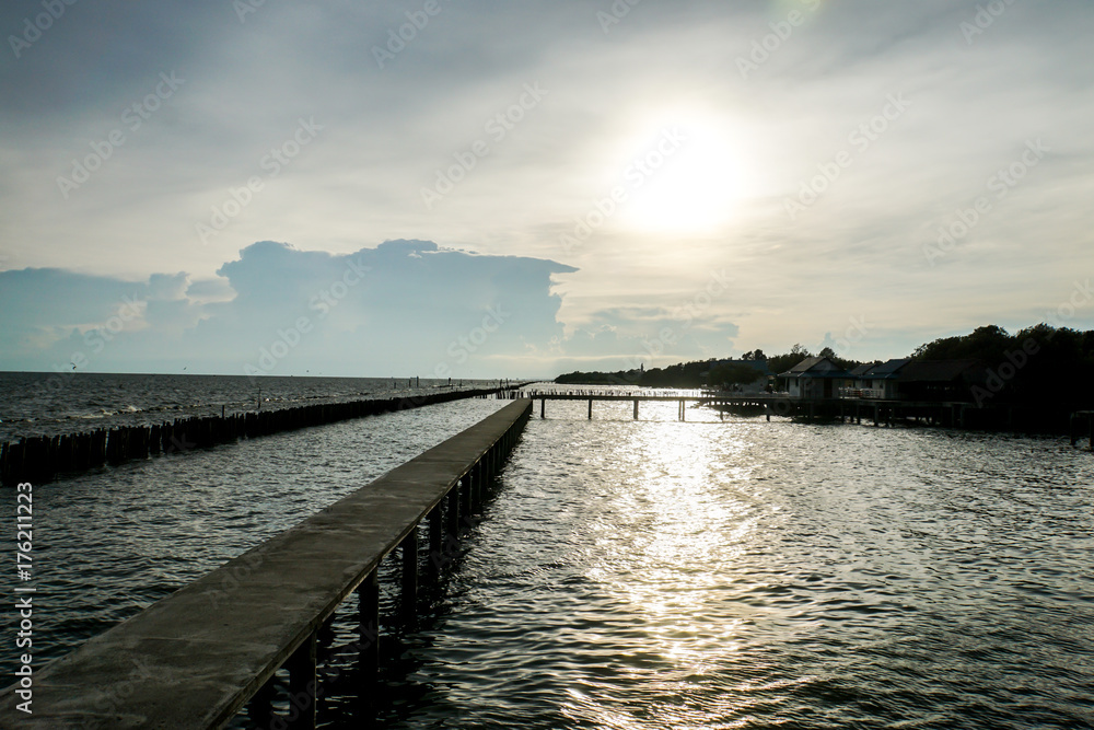 Fototapeta premium silhouette cement bridge at riverside in sunset