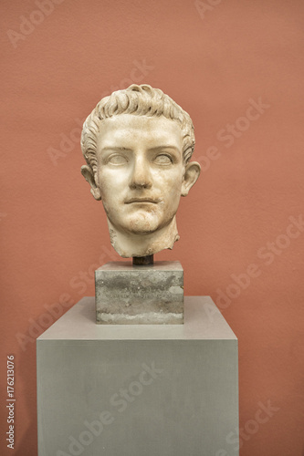 Φωτογραφία Emperor Caligula
