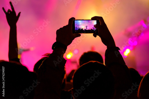 Concert visitor shoots video on a smartphone © Anton Gvozdikov
