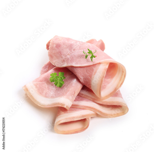 tranche de jambon sur fond blanc