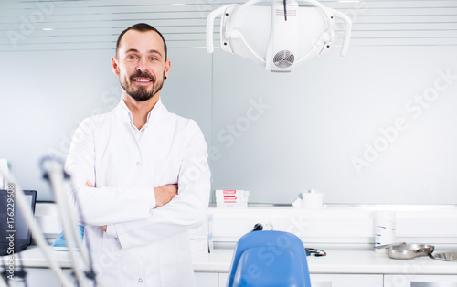 Dentist is ready to accept client in clinic
